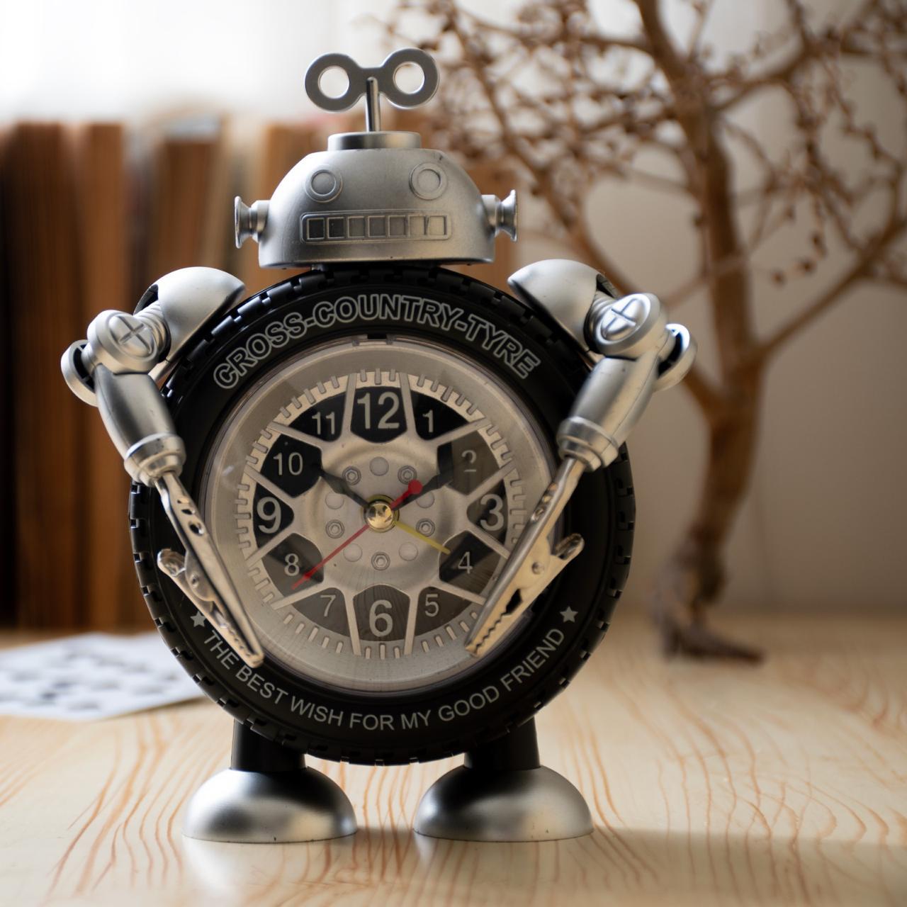 RELOJ DESPERTADOR LLANTA ROBOT